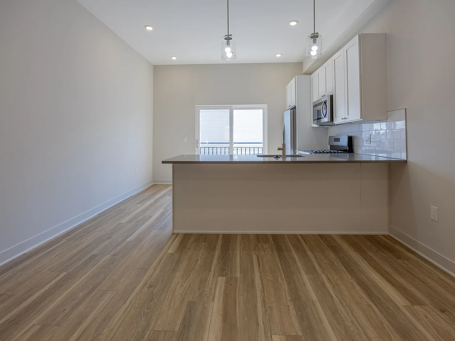 3 bed, $2,450 — Photo 4