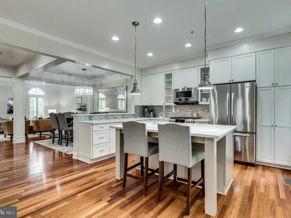 820 W Glebe Rd, Alexandria, VA 22305