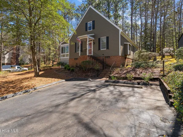 14 Village In The Woods Circle, Southern Pines, NC 28387
