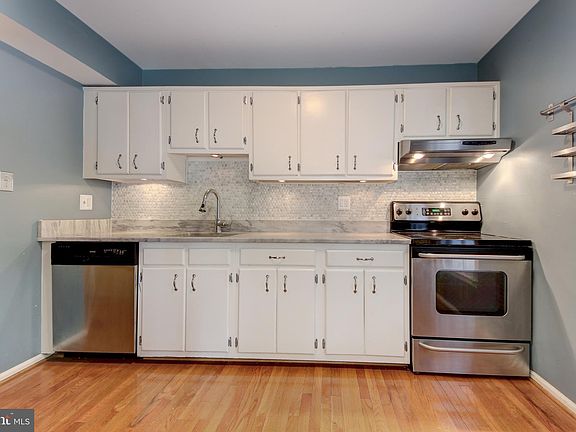 2nd image of 2785 Knollside Ln
