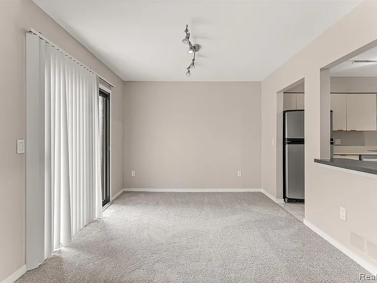 644 Ashley Cir — Photo 13