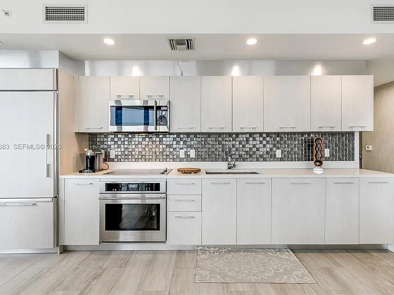 55 SW 9th St #4001 — Photo 8