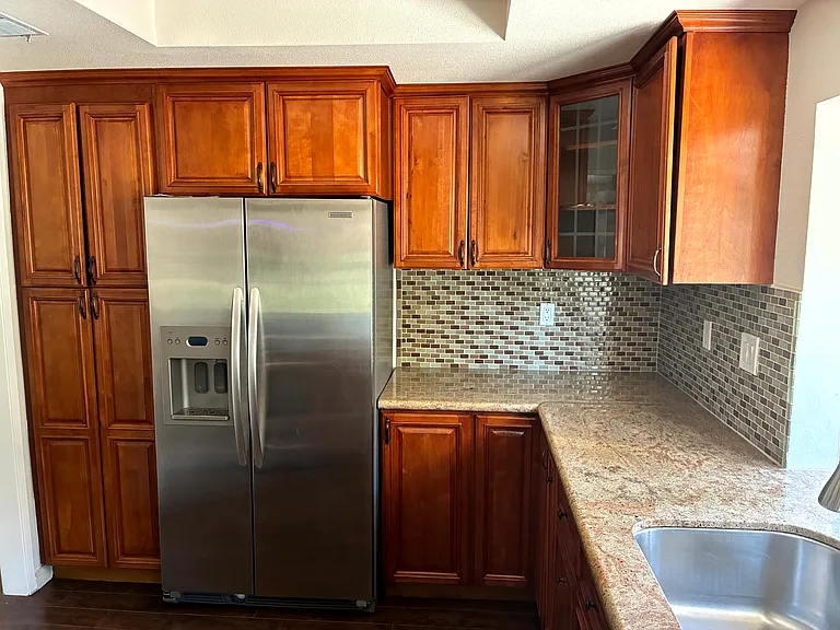 1159 E Plymouth St — Photo 11