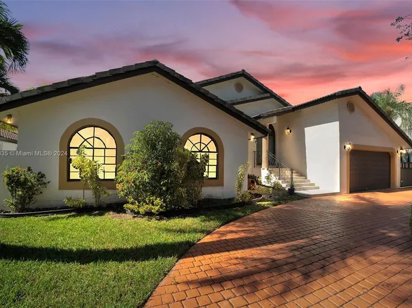 8240 NW 163rd St, Miami Lakes, FL 33016