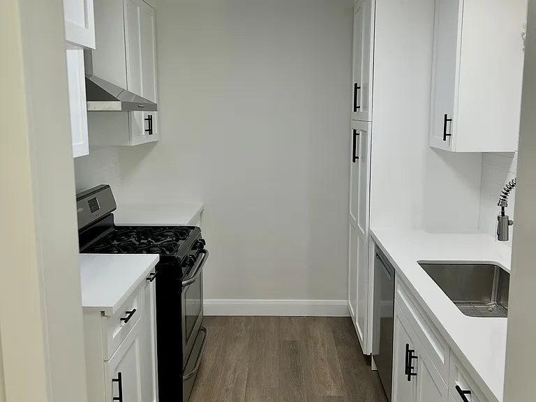 5541 E 23rd St #6 — Photo 2
