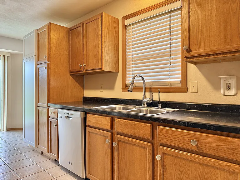 809 Wynstone Way — Photo 4
