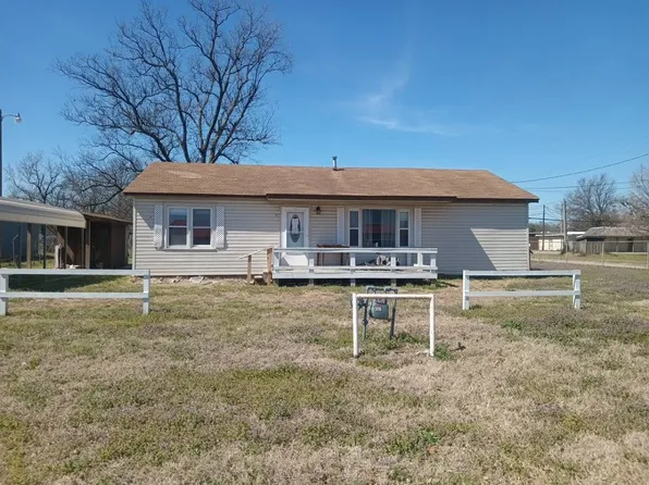 107 S Railroad St, Chouteau, OK 74337
