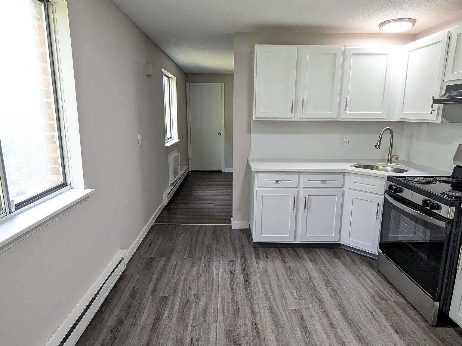 1 bed, 672 sqft, $1,300 — Photo 3