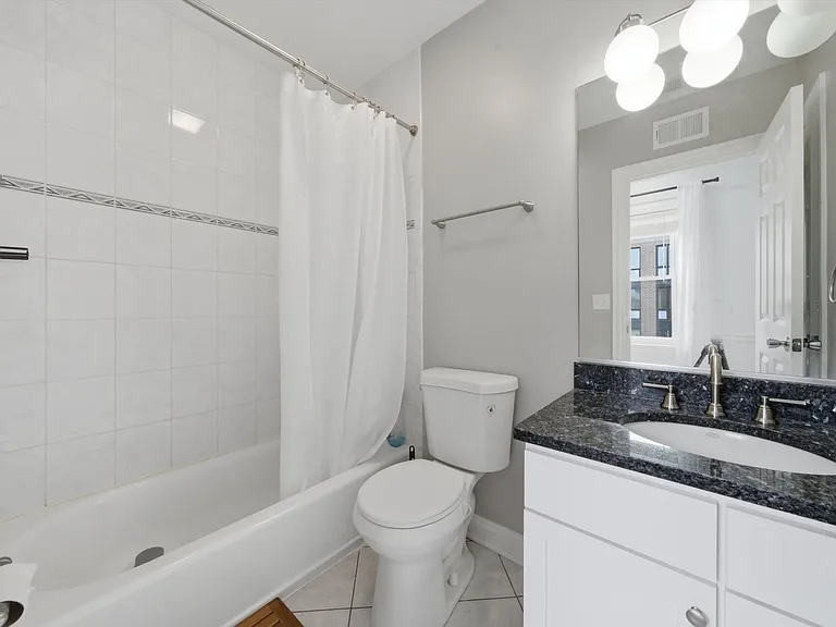 5302 N Winthrop Ave #4 — Photo 17