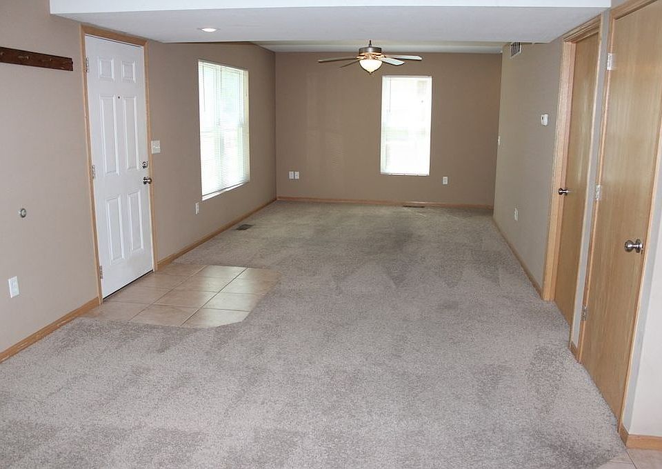 924 Bertrand St, Manhattan, KS 66502 Zillow