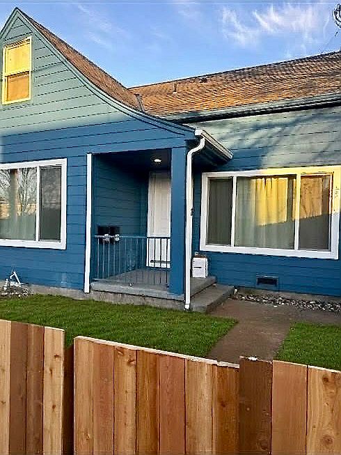 1st image of 7414 N Albina Ave