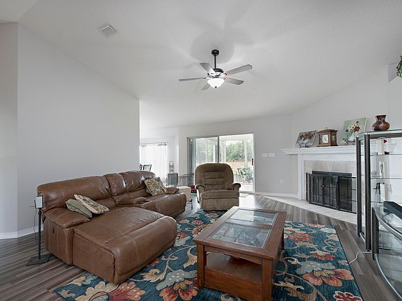 4th image of 7583 Woodmont St