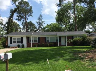 2208 Robinhood Rd, Albany, GA 31707