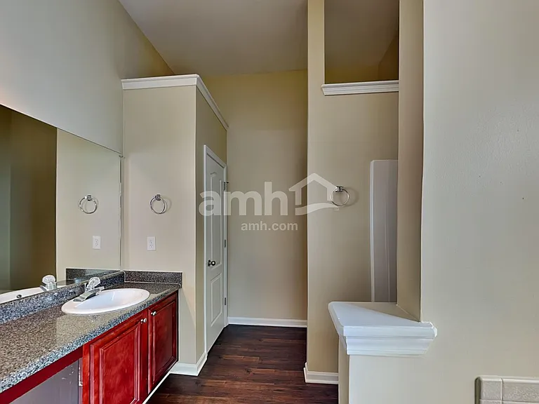 144 Tyre Dr — Photo 13