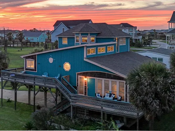 13002 Buccaneer Pkwy, Freeport, TX 77541