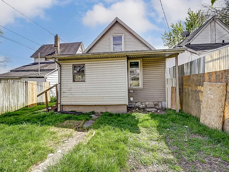 1257 Leonhard St — Photo 34