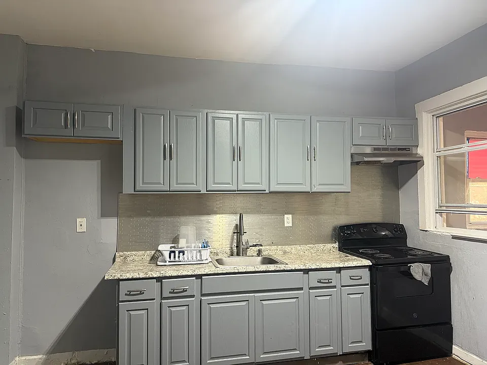 74 Baldwin Ave #5C