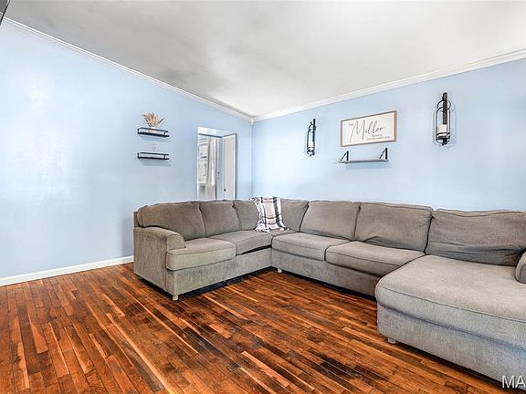 5th image of 604 Maple St