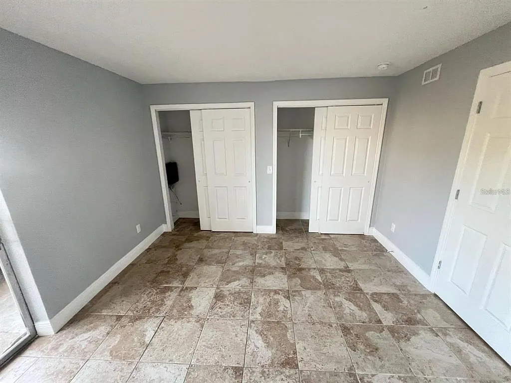 Building Photo - 9205 Tudor Dr #C109