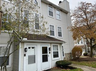 28140 Detroit Rd APT D1, Westlake, OH 44145