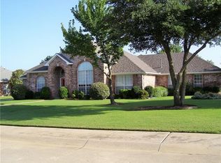 105 Meadow Glen Ln, Red Oak, TX 75154