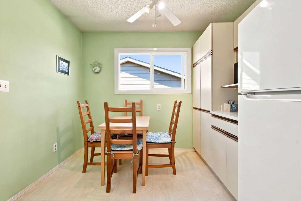 38 Meadowview Close, Sylvan Lake, AB - View 6