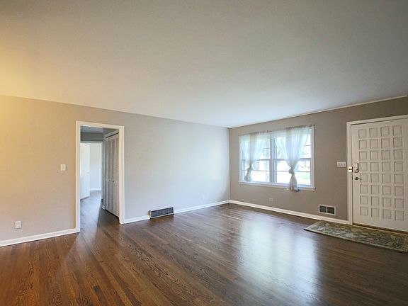 5th image of 8412 W 92nd Ter