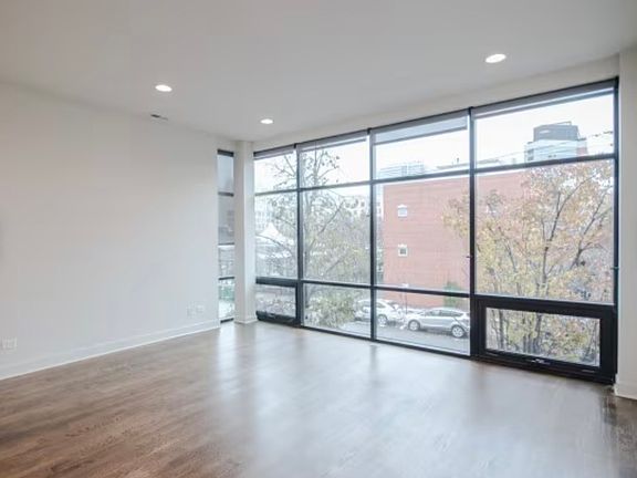 3rd image of 838 W Erie St #3E