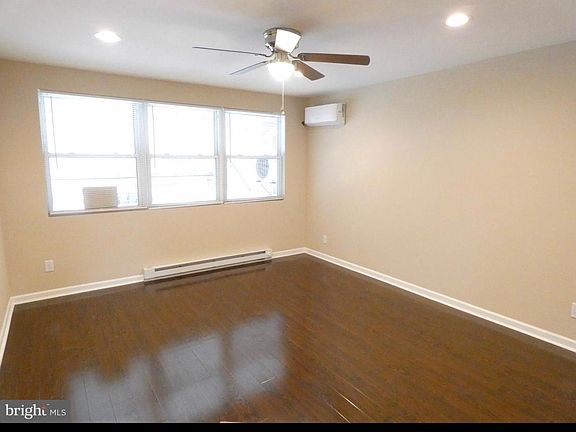 Living Room/ Eating Area