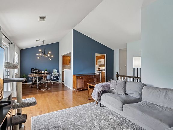 4th image of 2838 Meadow Ln Unit D