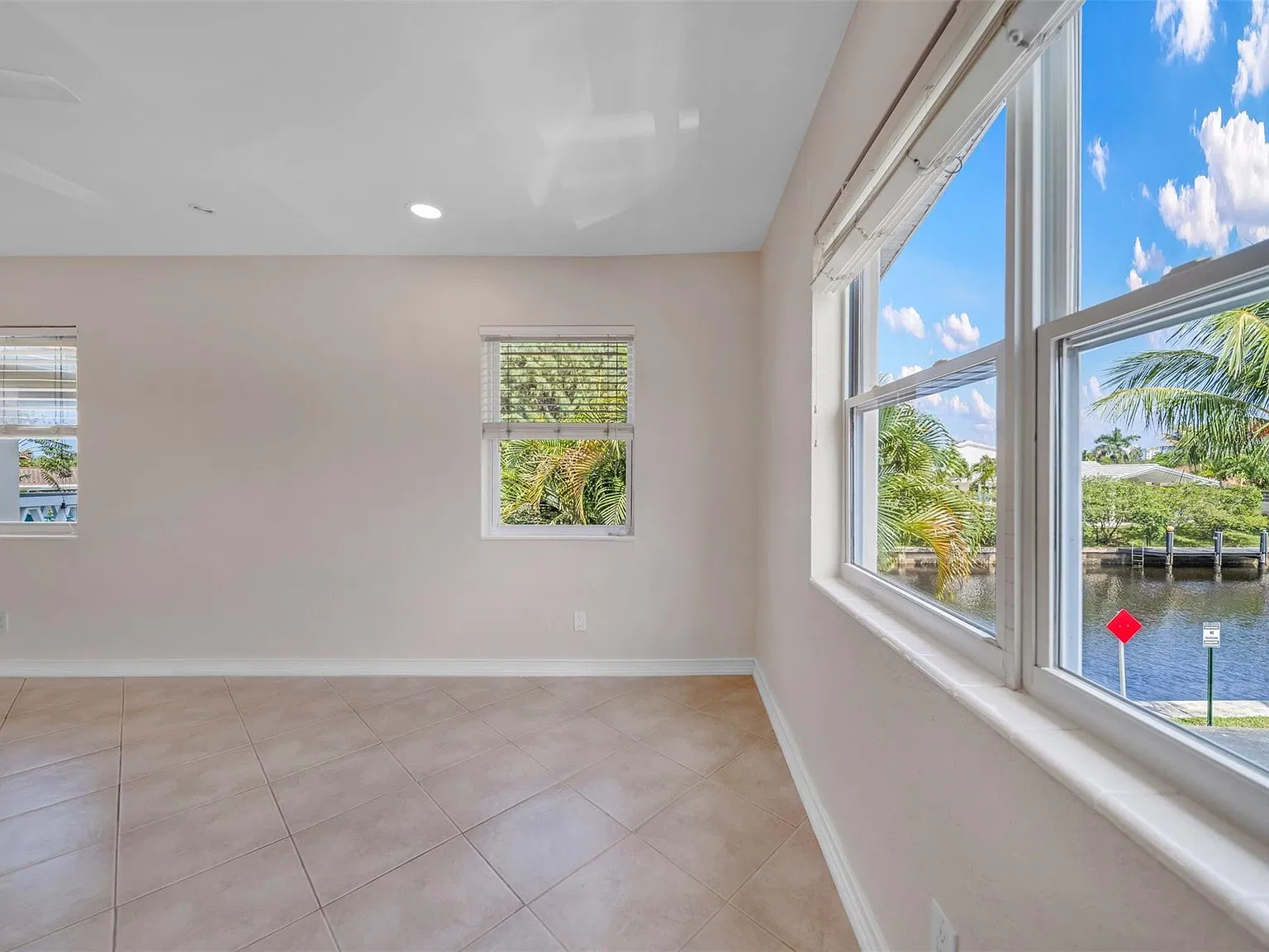 1 bed, 1.0 bath, 739 sqft, $1,885 — Photo 3