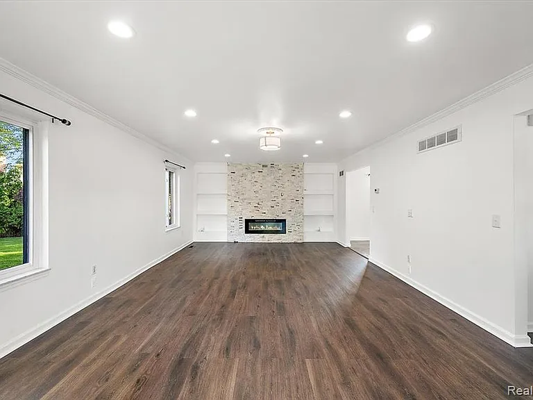 48156 Virginia Ct — Photo 8