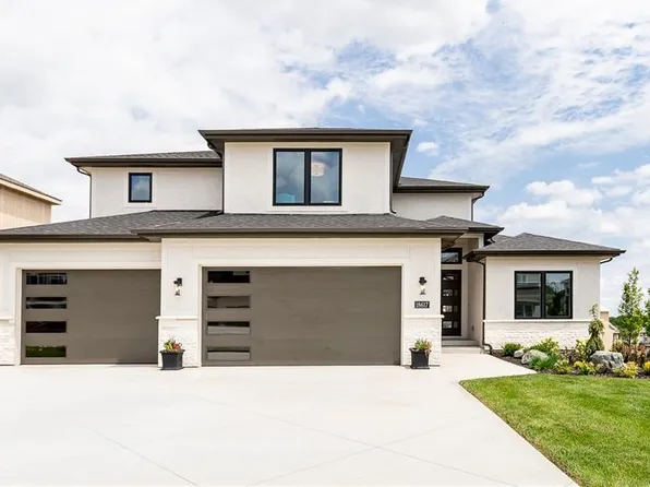 18617 Mohawk Ln, Overland Park, KS 66085