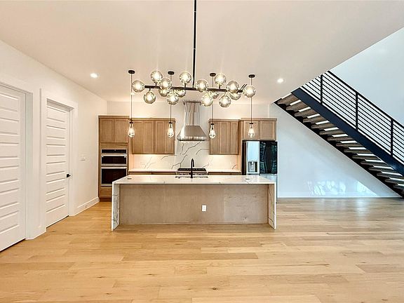 4th image of 3 Rugby Ln