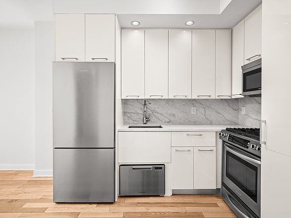3rd image of 49 E 34th St #11A