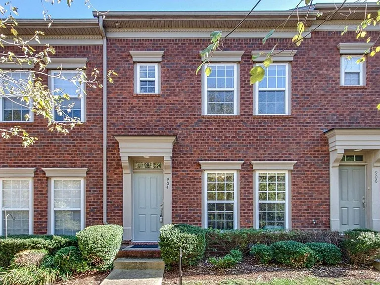 904 Tote Ln — Photo 2