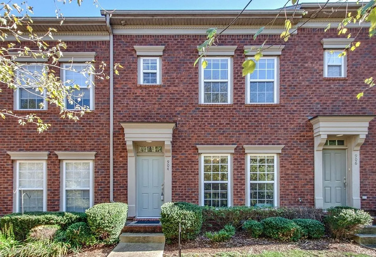 Building Photo - 904 Tote Ln