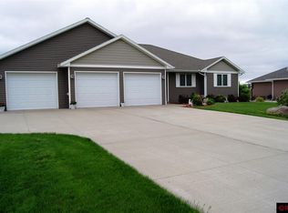 460 Valley View Dr, Courtland, MN 56021