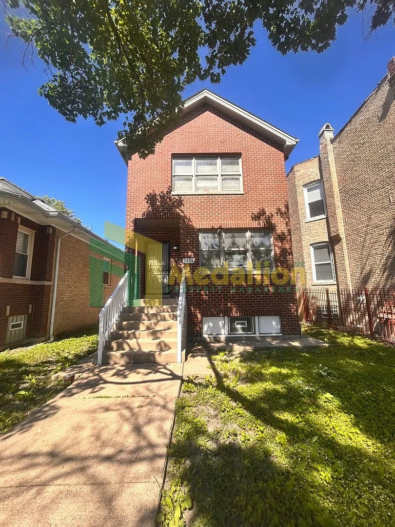 Spacious 4-Bedroom Home with Additional Living Space — Photo 1