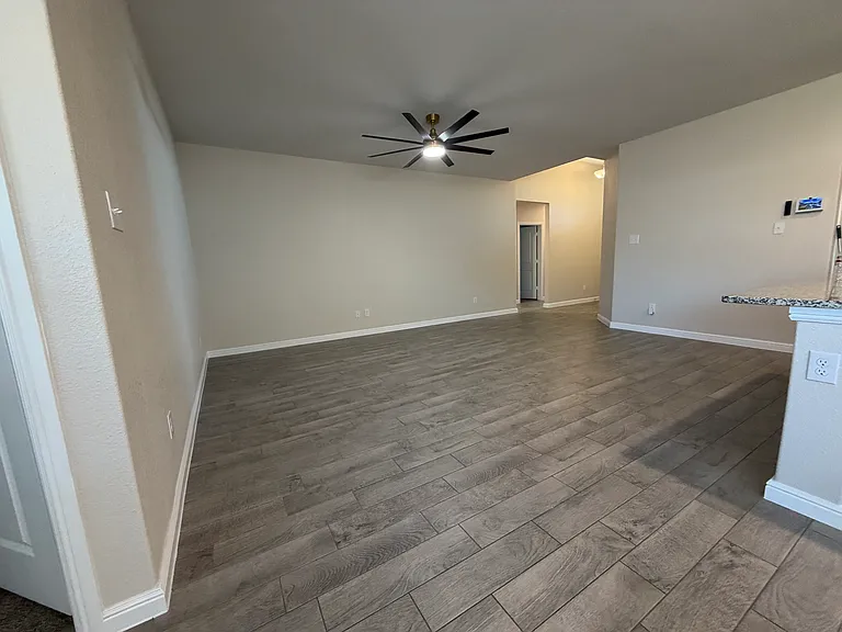 125 Hollytree Ln — Photo 5