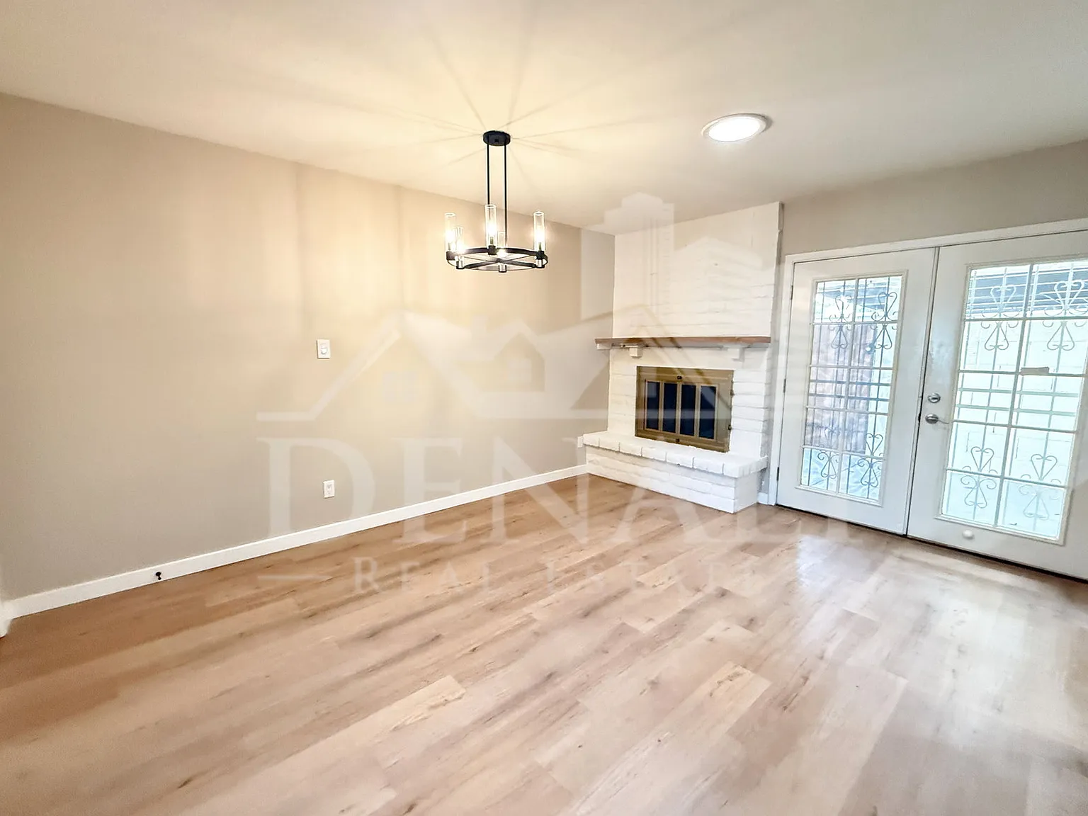 3 bed, 2.0 bath, 1352 sqft, $2,695 — Photo 4