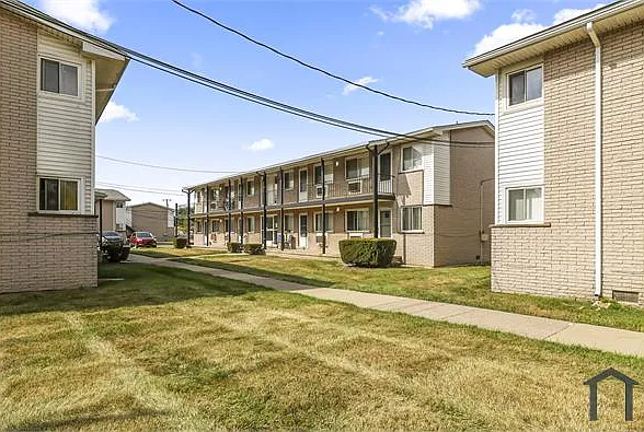2 bed, 800 sqft, $1,050 — Photo 1