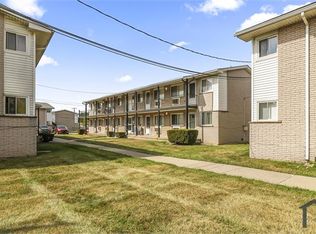 550 Harrison Blvd APT 70, Lincoln Park, MI 48146