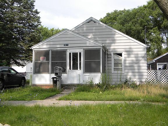 2nd image of 2411 N Clinton St