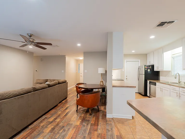 960 Springhill Dr — Photo 11