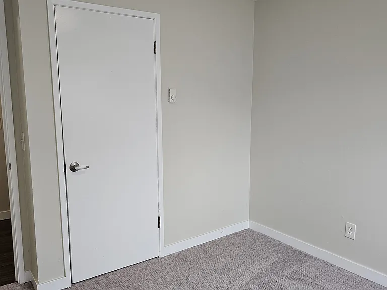2701 S Walden St #3 — Photo 8