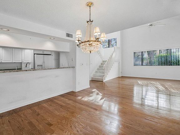 3rd image of 216 Oak Harbour Dr #216