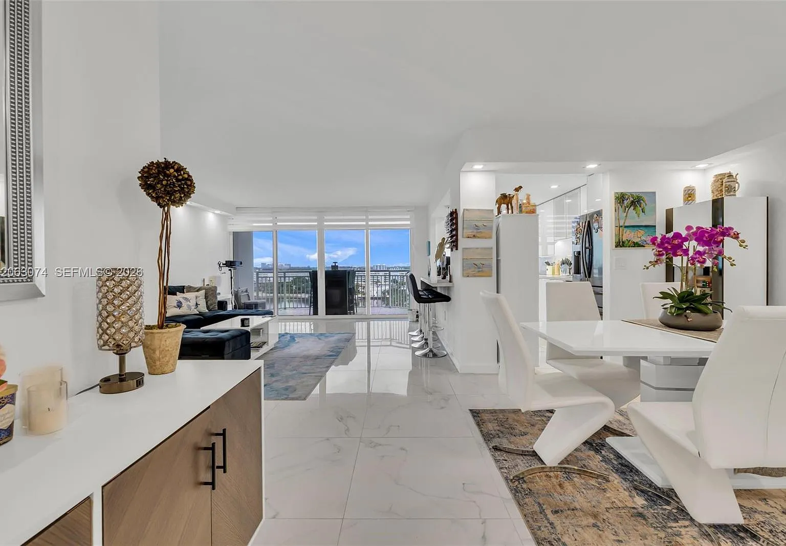 Del Prado Condo — Photo 4