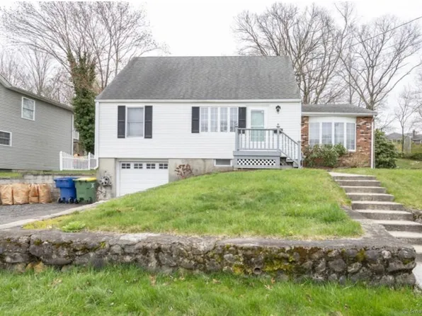 31 Rockledge Drive, Waterbury, CT 06706