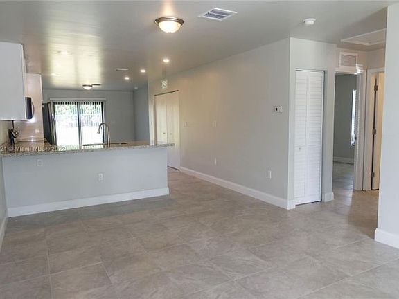 5th image of 10137 W Hibiscus St #10137